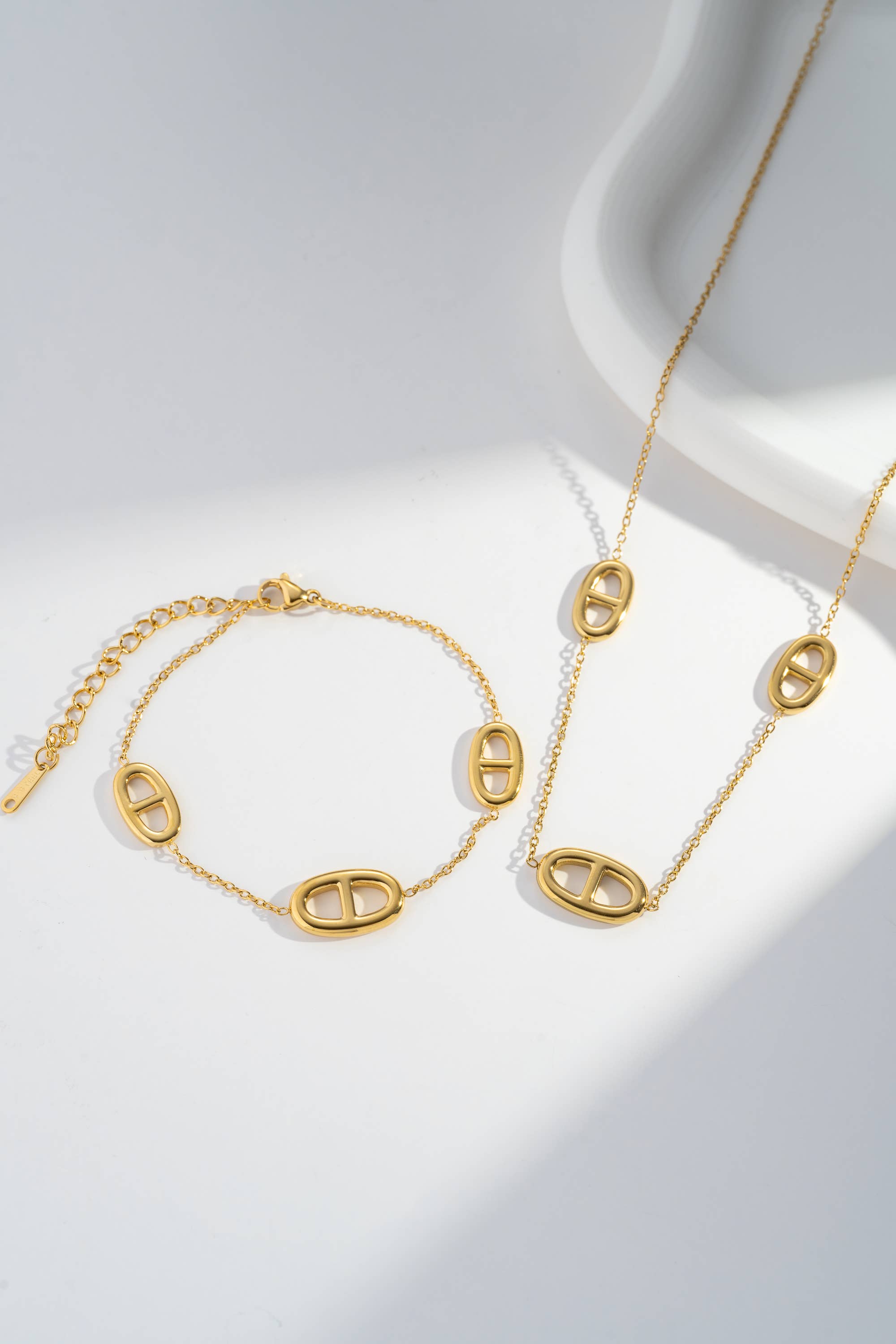 COSMOS - Wholesale Pendant/Charm Necklace - Elegant Oval Pattern Necklace Stainless Steel2