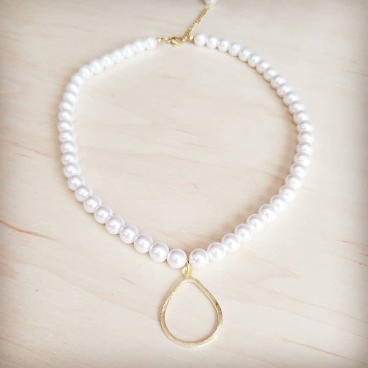 Glass Pearl Collar Necklace w/ Gold Pendant 257kg for wholesale by The Jewelry Junkie