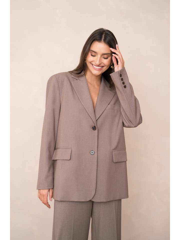 Attentif Paris – Engroshandel Blazer - Dame – Oversized dobbeltradet jakke med åbning bagpå36
