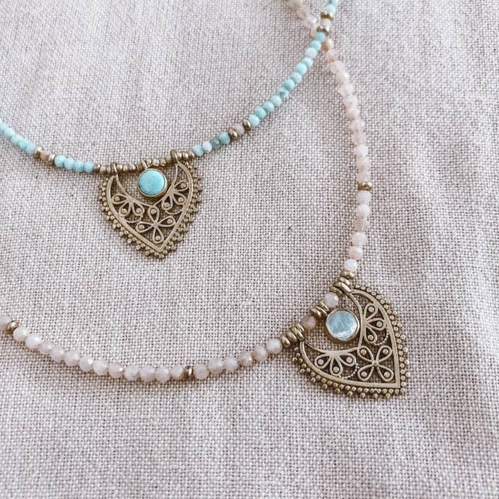 Bonisita - Vendita all'ingrosso Collana con ciondolo/pendaglio - Collana con perline arcobaleno e pietra di luna rosa o larimar