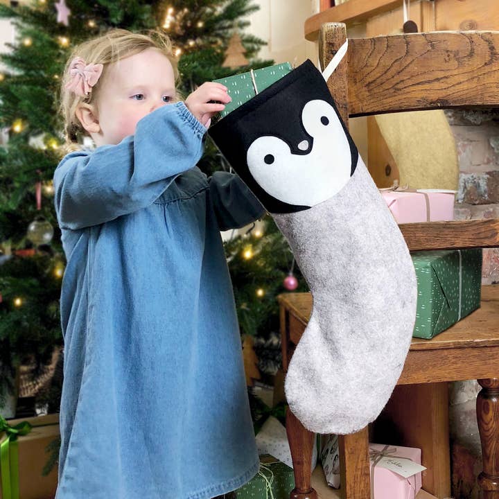 Clara and Macy – wholesale Julstrumpa - Barn och baby – Handgjord filtpingvin julstrumpa2