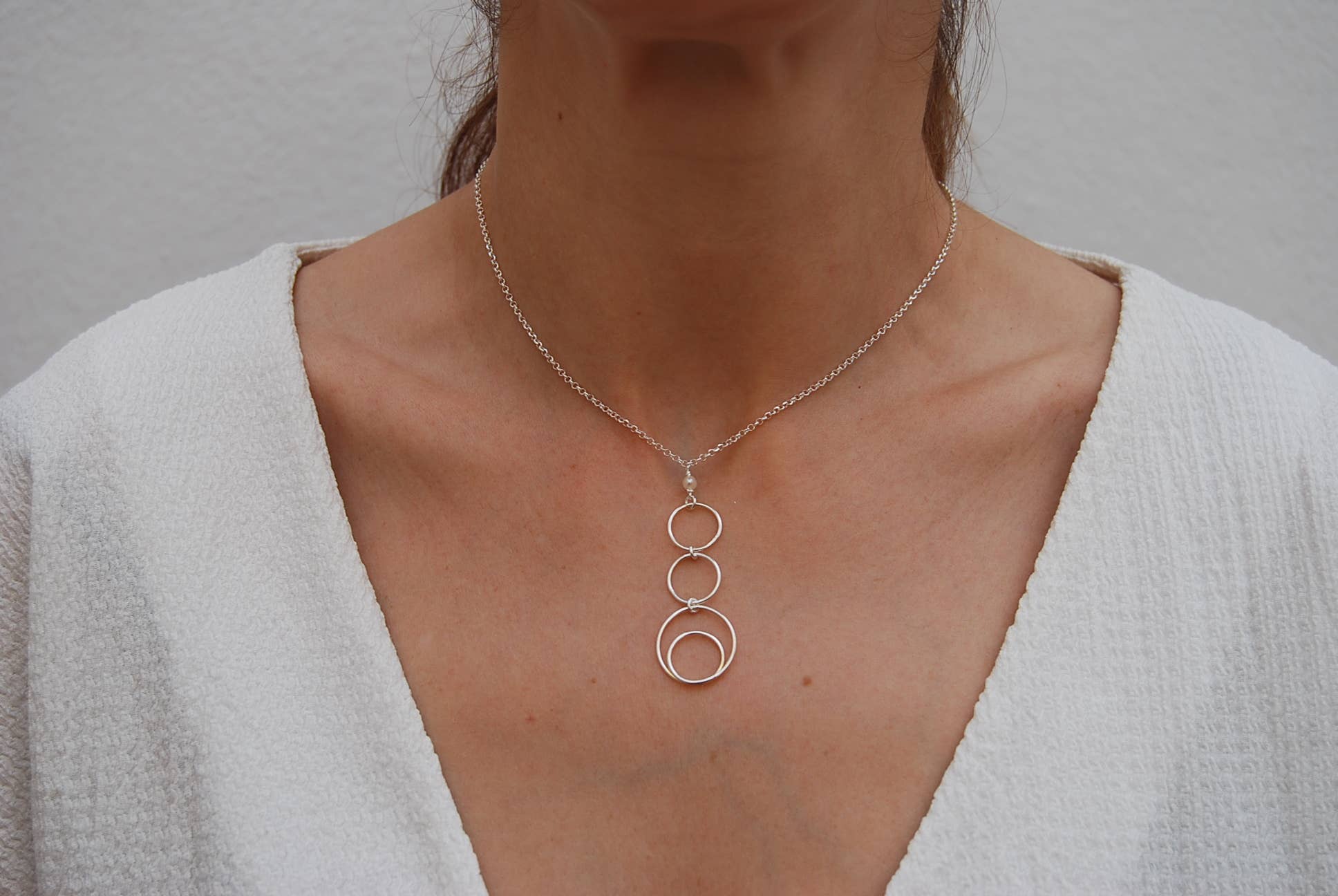 Yneda Jewels - Wholesale Pendant/Charm Necklace - Sterling silver necklace with pearl and circle design.3