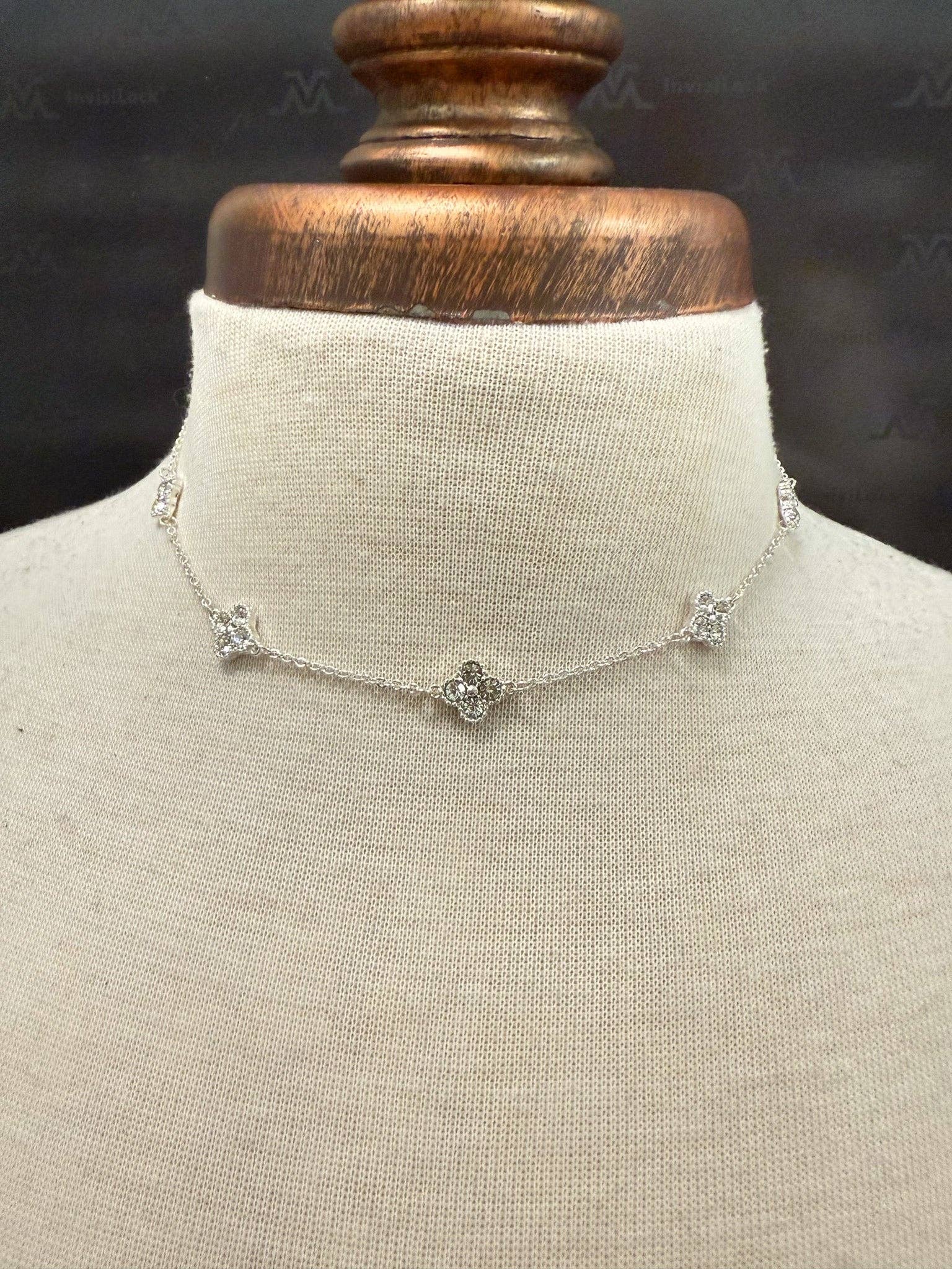Nette Road Wholesale - Wholesale Pendant/charm necklace - Silver Glass Clover Station2