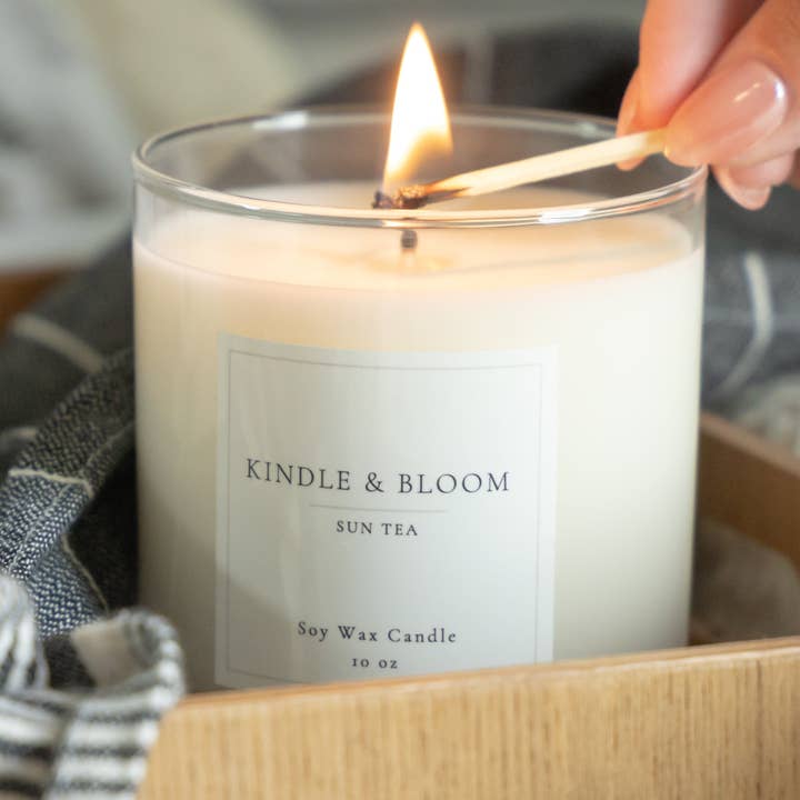 Drivved för wholesale av Kindle and Bloom Candle Studio