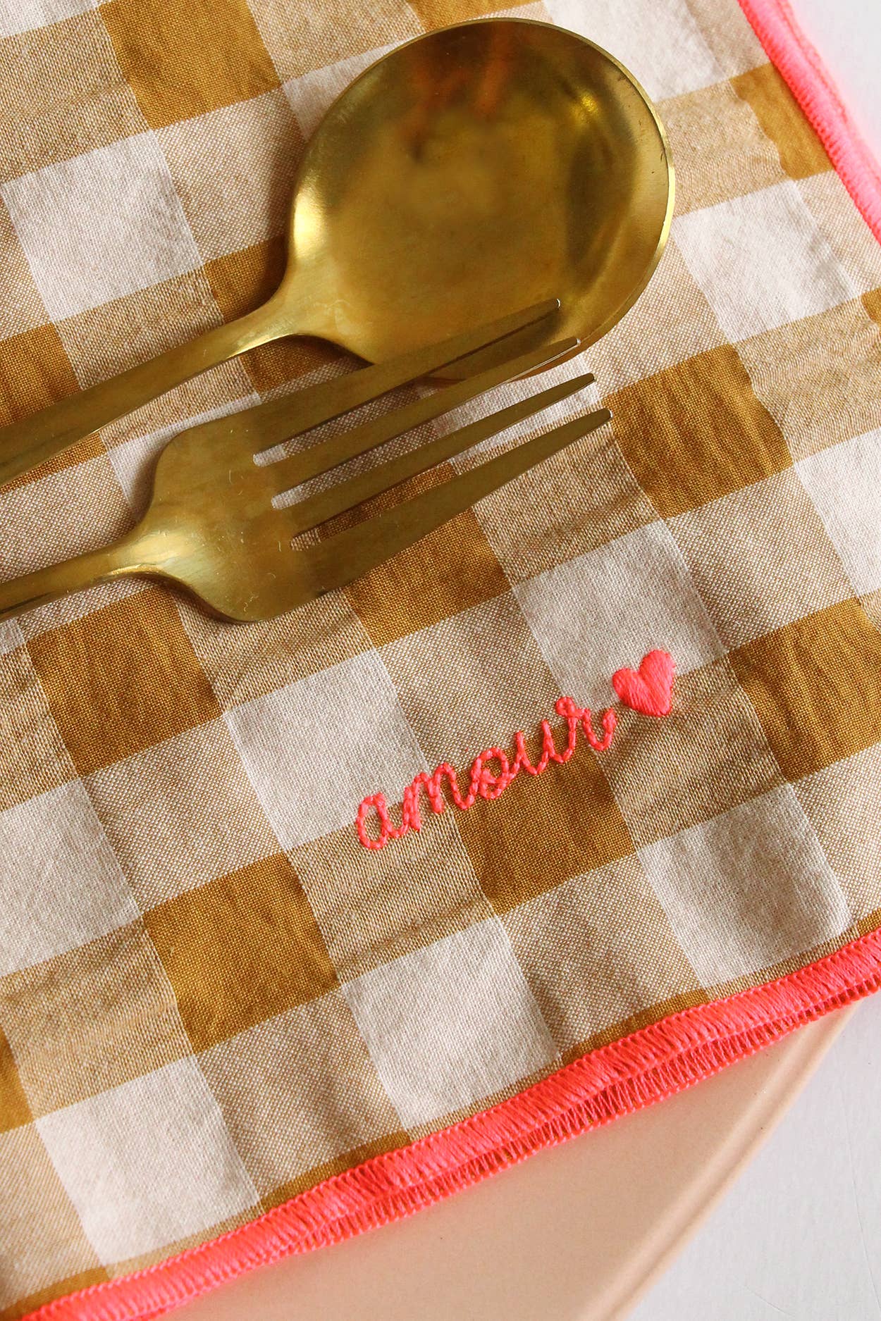 BARNABÉ AIME LE CAFÉ - Wholesale Dinner & Cloth Napkin - Gichy plaid and embroidery napkins15