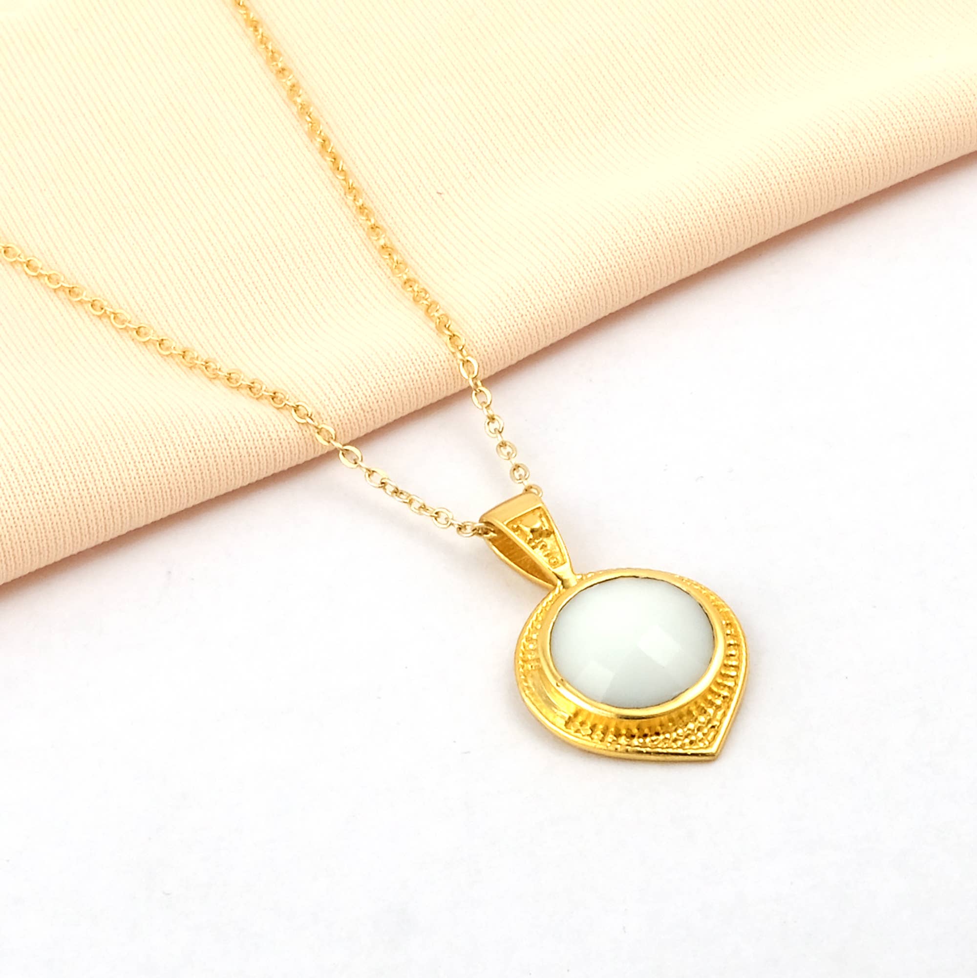 El Joyero - Vendita all'ingrosso Collana con ciondolo/pendaglio - Collana con catena placcata oro con goccia di agata bianca eleganza2