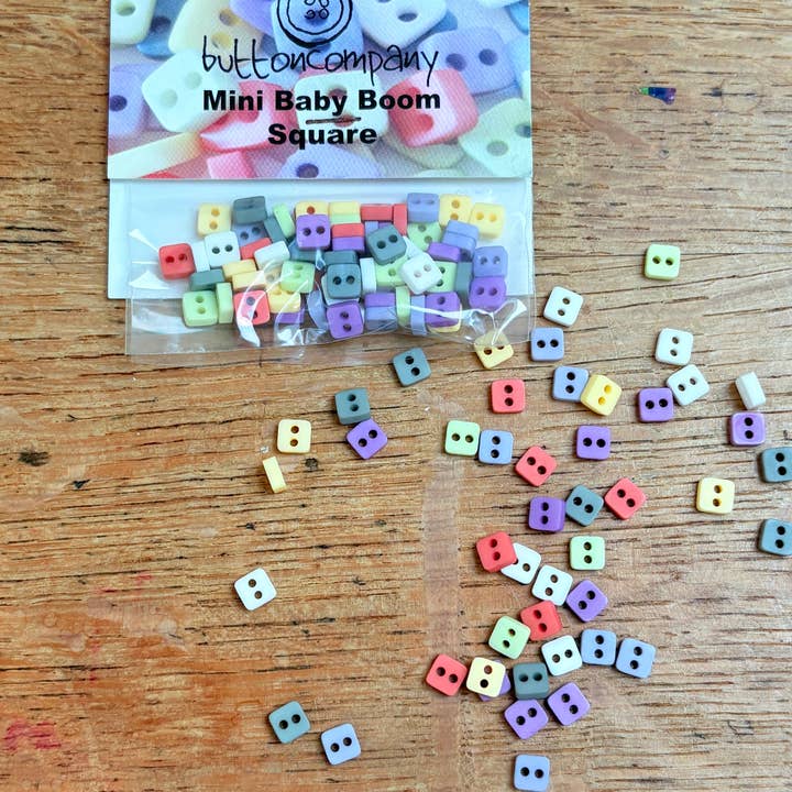 Mini Botones -10L (7mm) 70 Botones Mezcla Paquete - Cuadrado Pastel para venta al por mayor de The Button Company