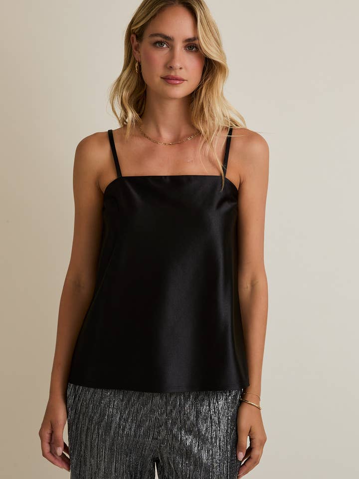 Haut à détails contrastés avec bretelles S.P.G pour la vente par GILLI