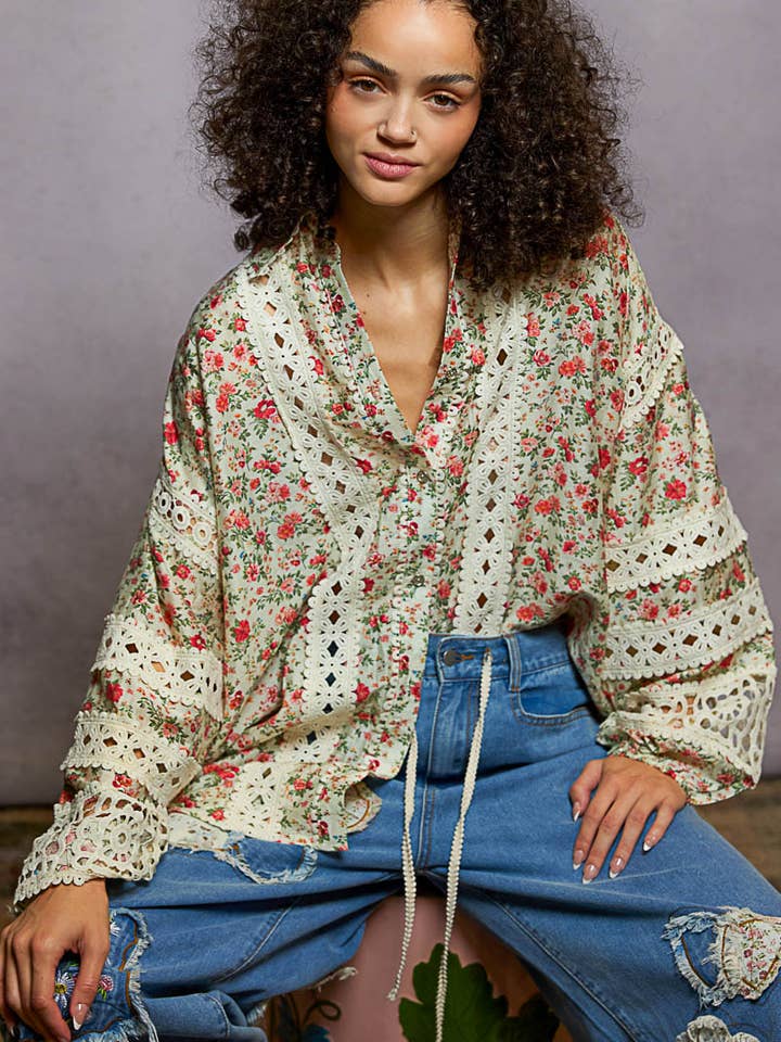 Haut chemisier imprimé floral transparent avec manches ballon et bordure pour la vente par Pol Clothing