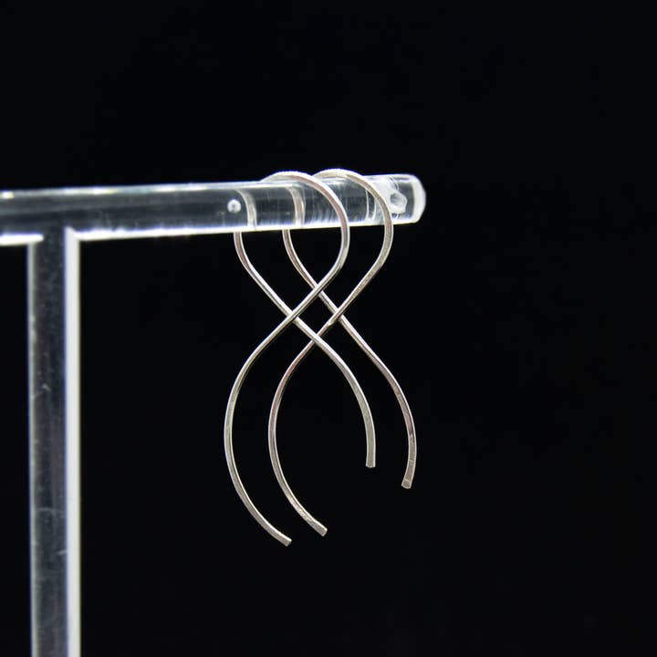 Orecchini infilati Infiniti per la vendita all'ingrosso da parte di Kaju Creations