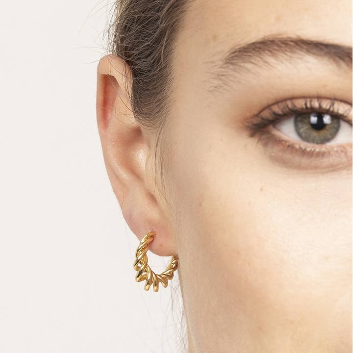 Trium Jewelry – Großhandel Hoops – Zarte Creolen, gedrehte Creolen 18k Gold 925 Silber