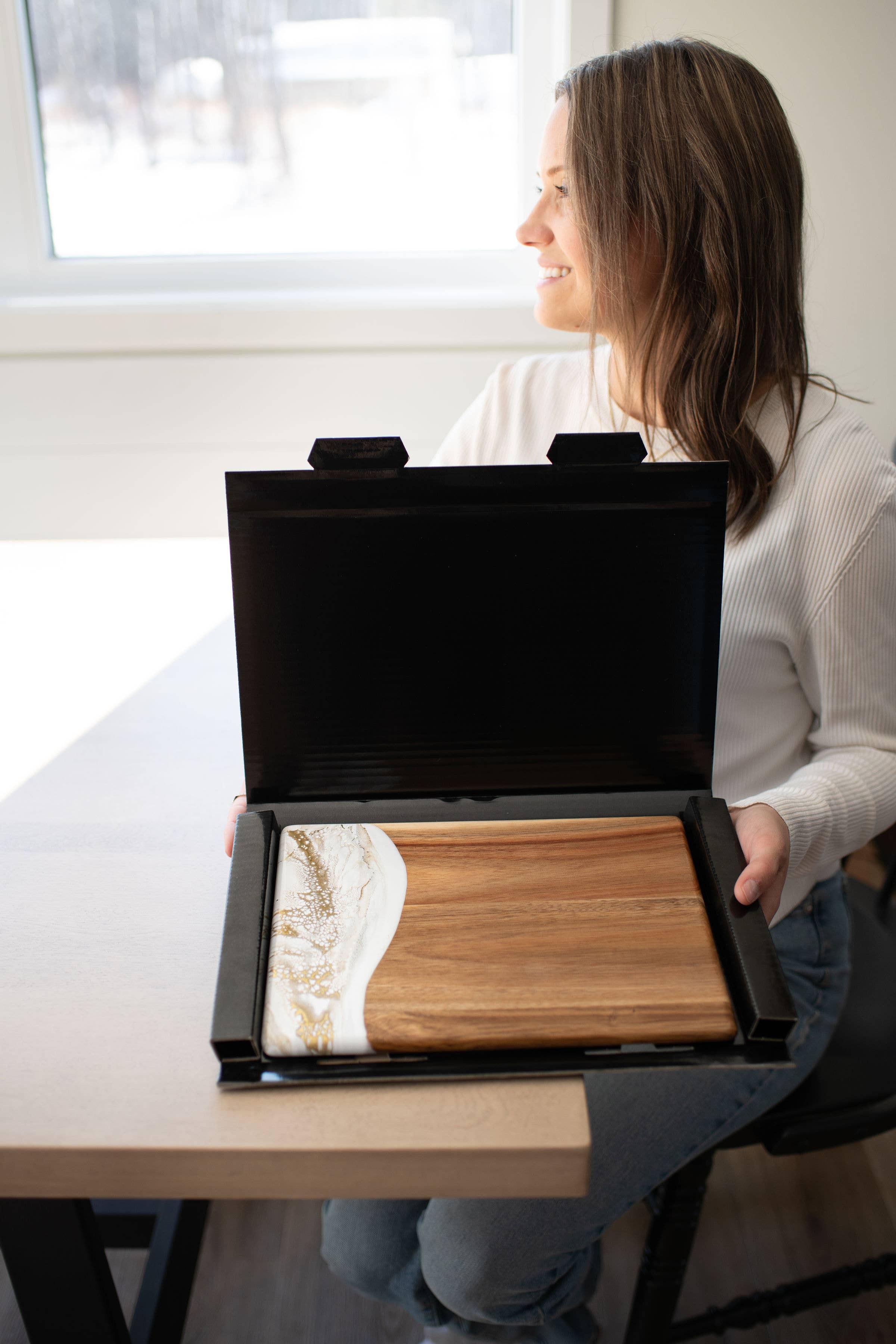 Lynn & Liana Designs - Vendita all'ingrosso Taglieri per formaggio - Tagliere per formaggi e salumi in legno di acacia con resina - No dazi!10