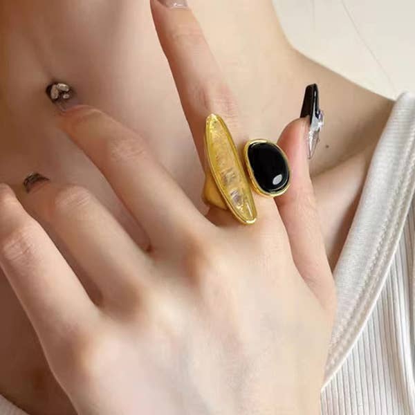 Accessoires Anneaux Brillants Géométriques pour la vente par Sheer Trend