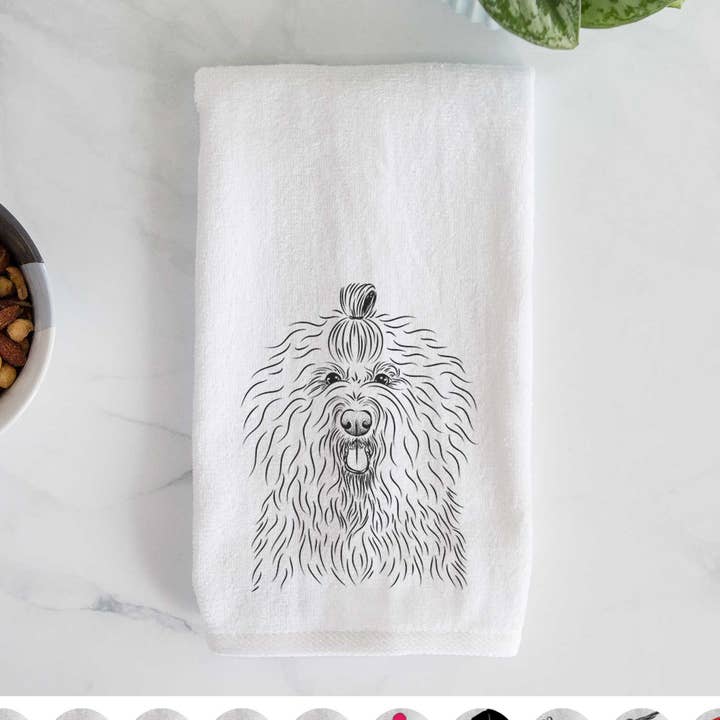Essuie-mains Brody the Old English Sheepdog pour la vente par Inkopious