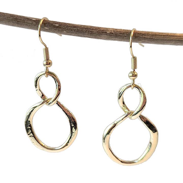 Orecchini a cerchio a doppio incastro irregolari in oro per la vendita all'ingrosso da parte di Stylish Jewelry Supply