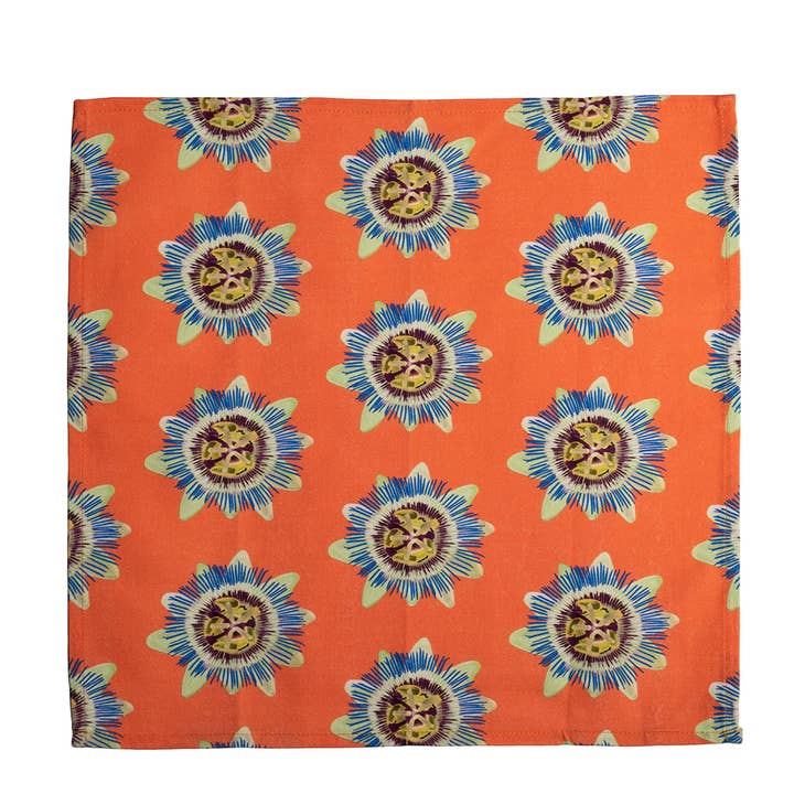 Serviette Fleur de la Passion Corail pour la vente par Emilia Hunt
