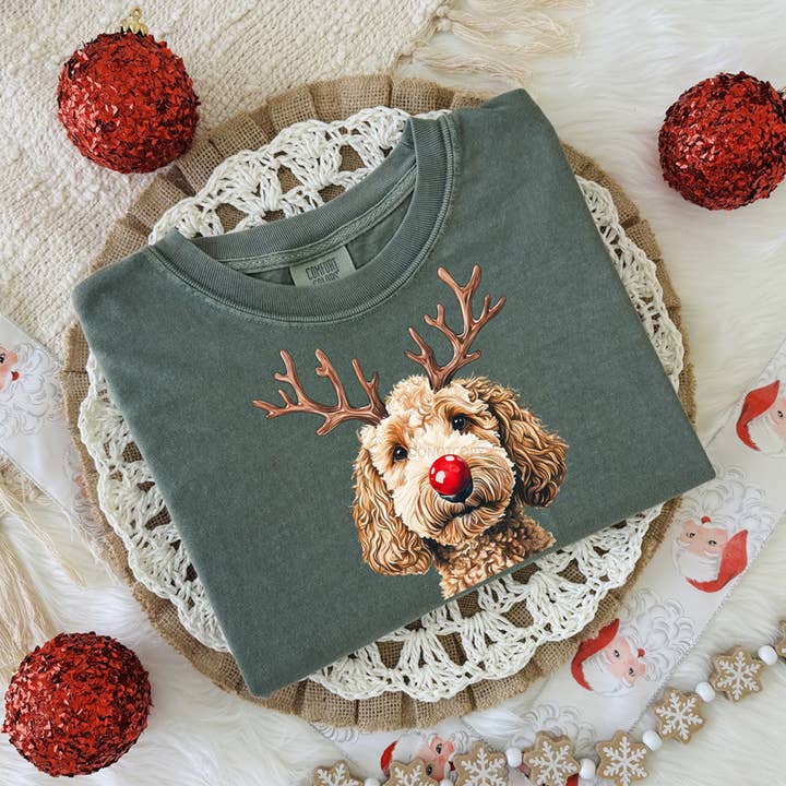 T-shirt Renne Golden Doodle pour la vente par Trendy Tee Co.