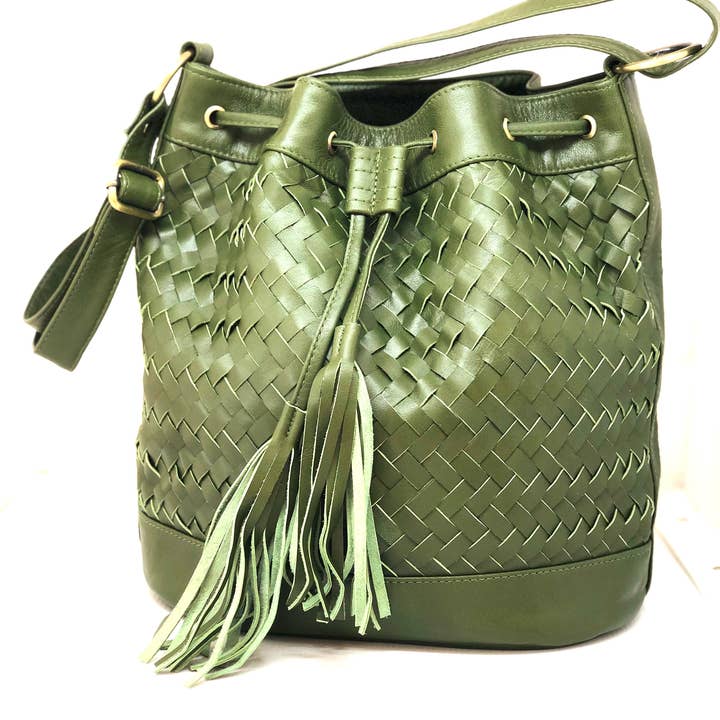 Pochette en cuir tressé olive pour la vente par LINDA HERING