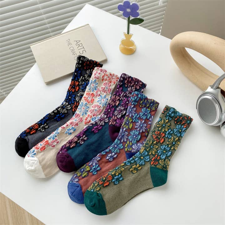Funkyrel® Atzbranding Limited – wholesale Socks – Women's – Rufia - Royal Floral Pattern Wide-Cuff Socks