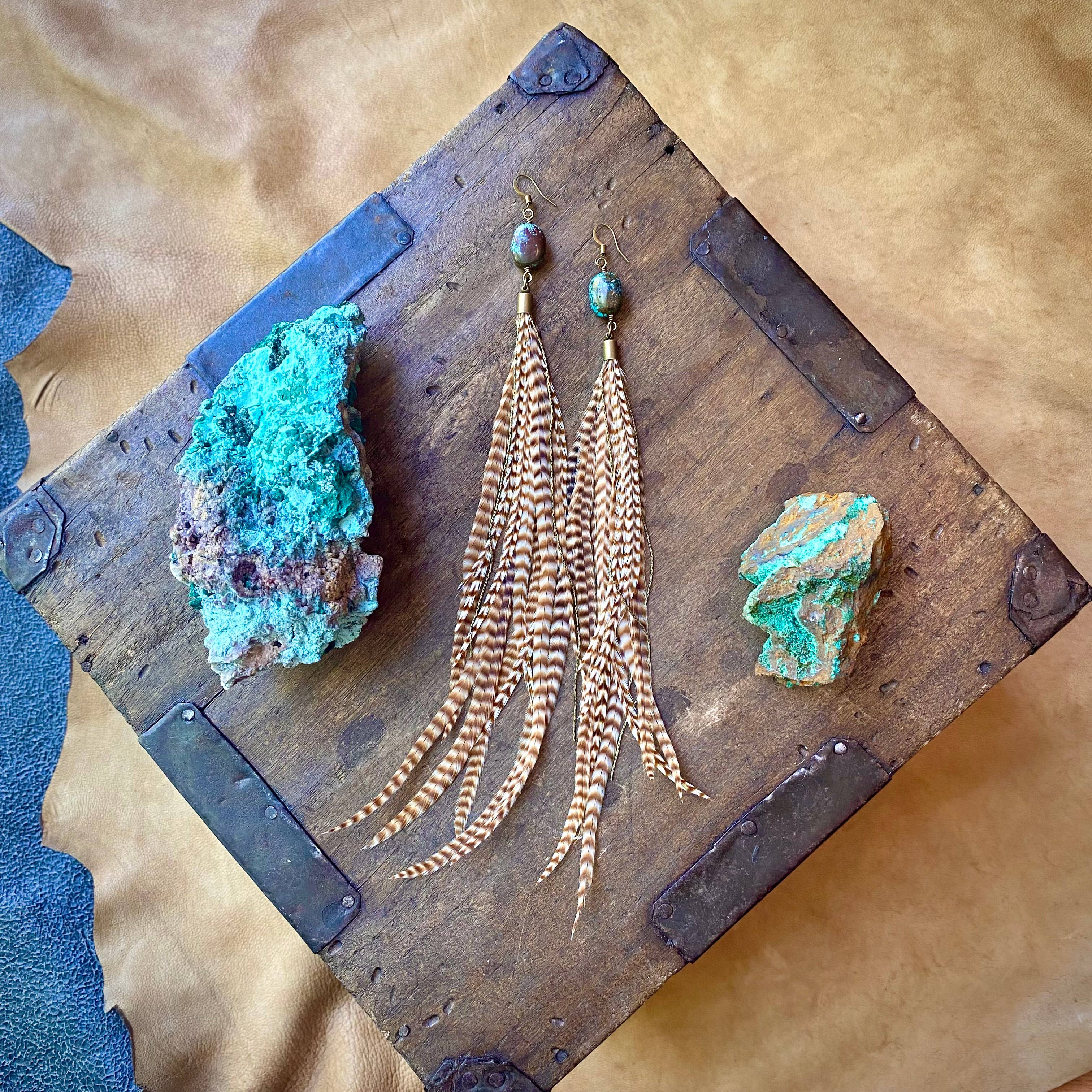 ASTALI - Venta al por mayor Pendientes de borla - Pendientes de plumas largas y turquesas, diseño Ginger Grizzly, estilo western9