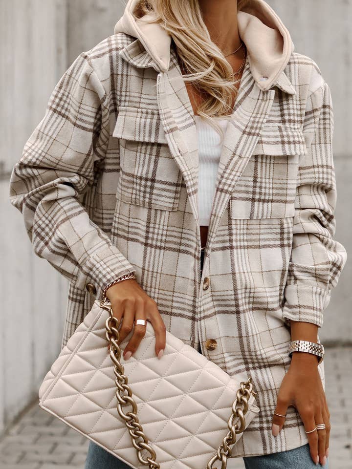Surchemise surdimensionnée à carreaux kaki neutre avec capuche amovible pour la vente par Suhkasana