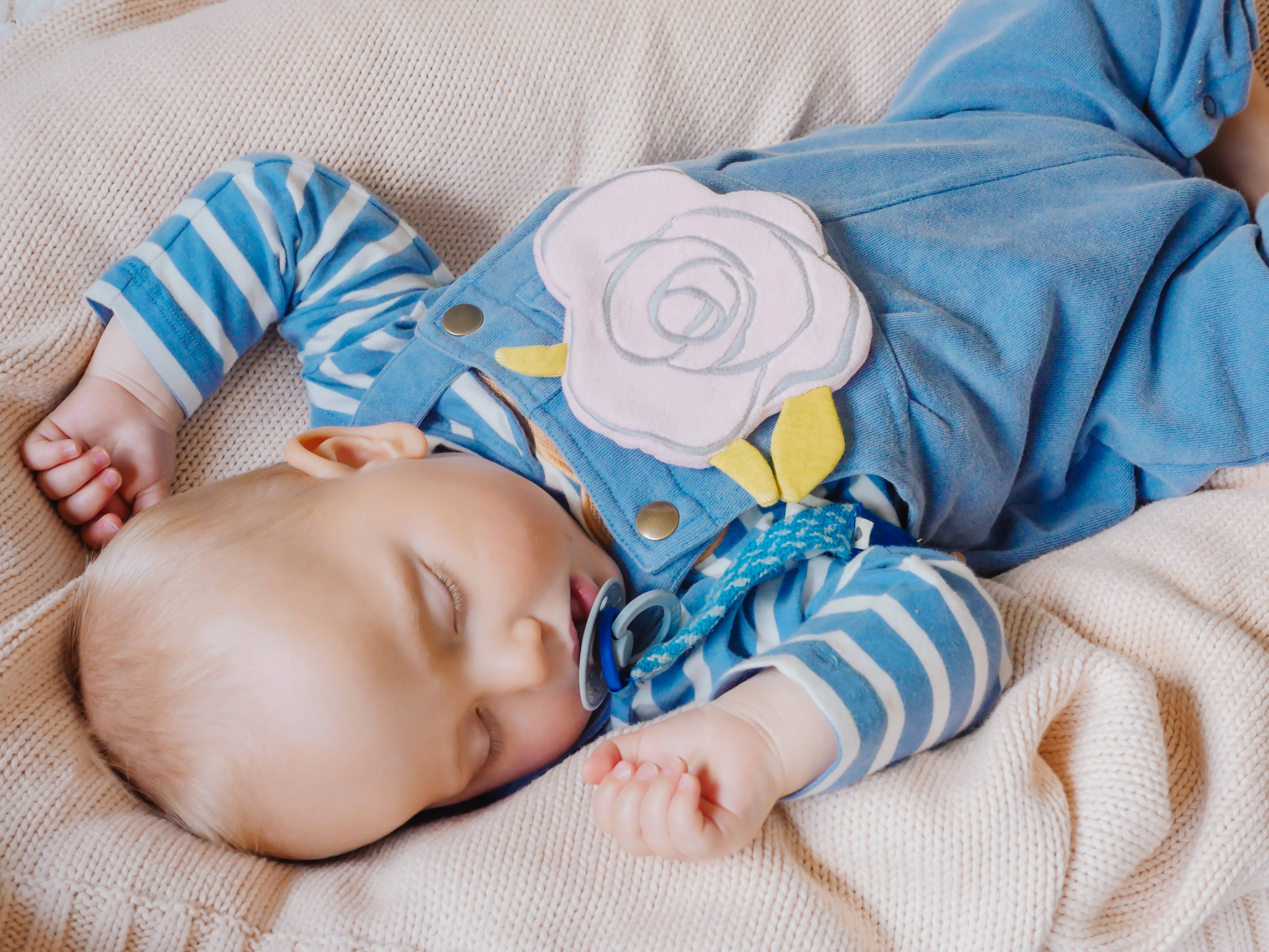 Tikiri Toys LLC - Wholesale Crinkle Tag Toy - Baby - Scrunchie Flower Rose with Crinkle4