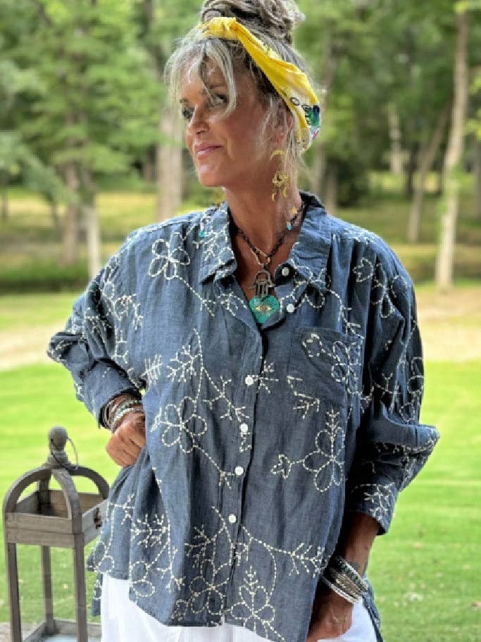 Haut brodé Blue Gardens pour la vente par Jaded Gypsy