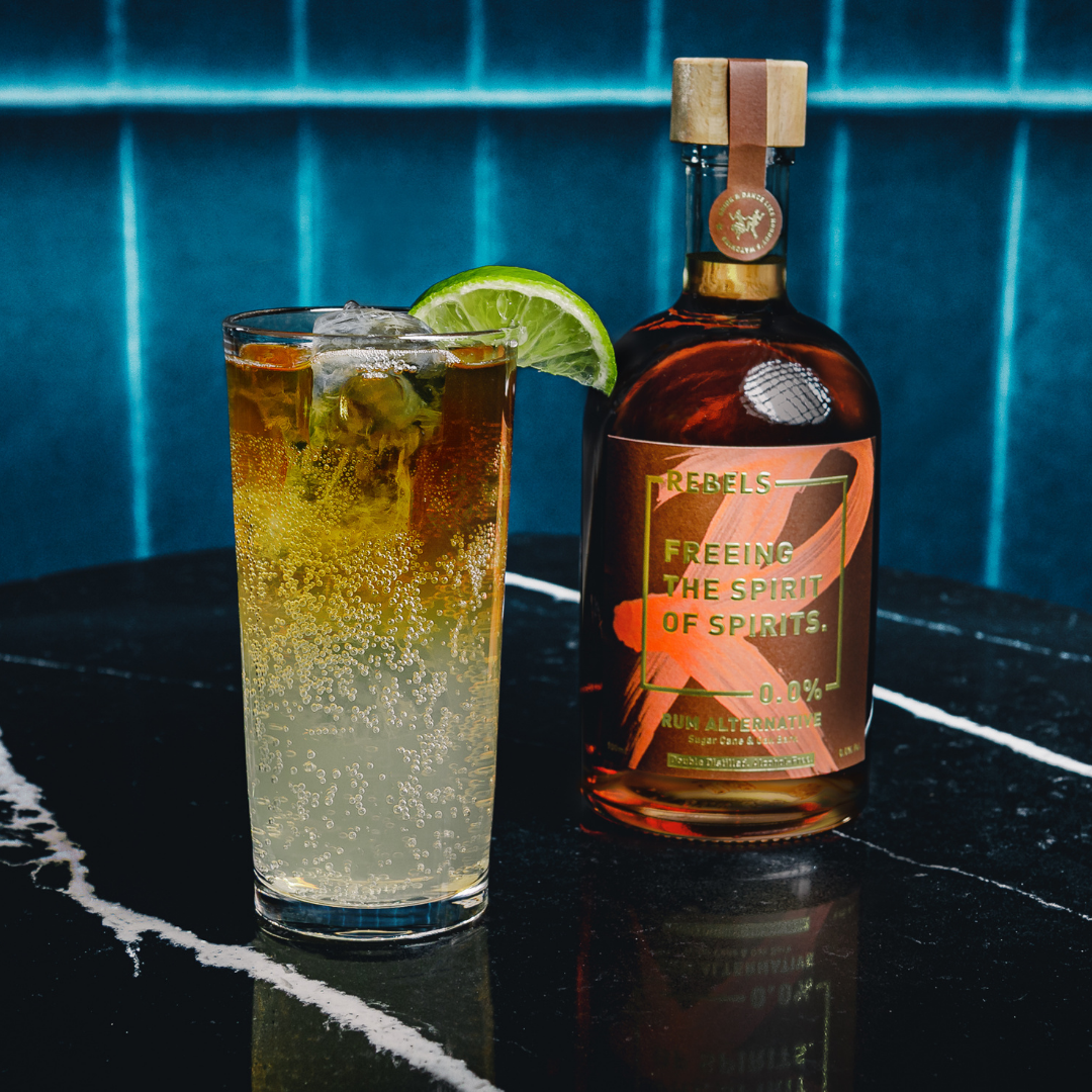 REBELS 0.0% - Vente Spiritueux/Vins/Bières sans alcool - DARK SPICE - alternative rhum sans alcool 0,0% avec canne à sucre et écorce de chêne2