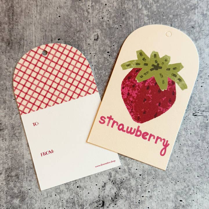 Étiquette cadeau en forme d'arche de fraise – Étiquette en coton avec dos en vichy pour la vente par Slow Notes
