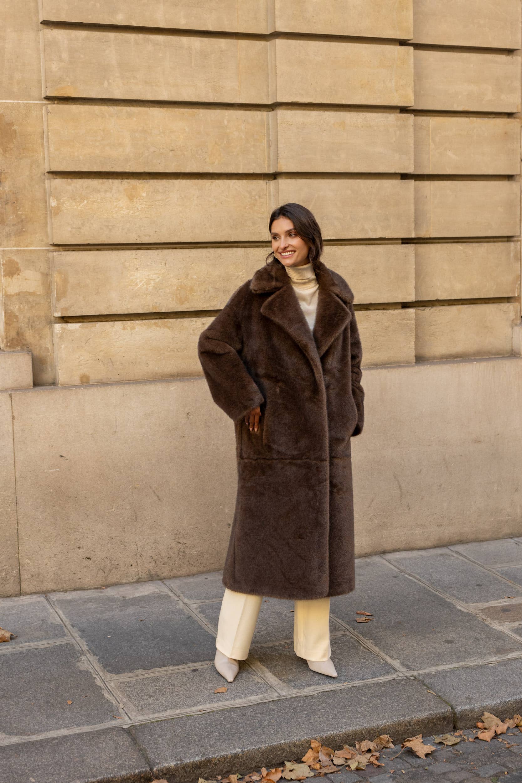 Attentif Paris - Wholesale Fur/Faux Fur Coat - Women's - Long synthetic fur coat with lapel collar24