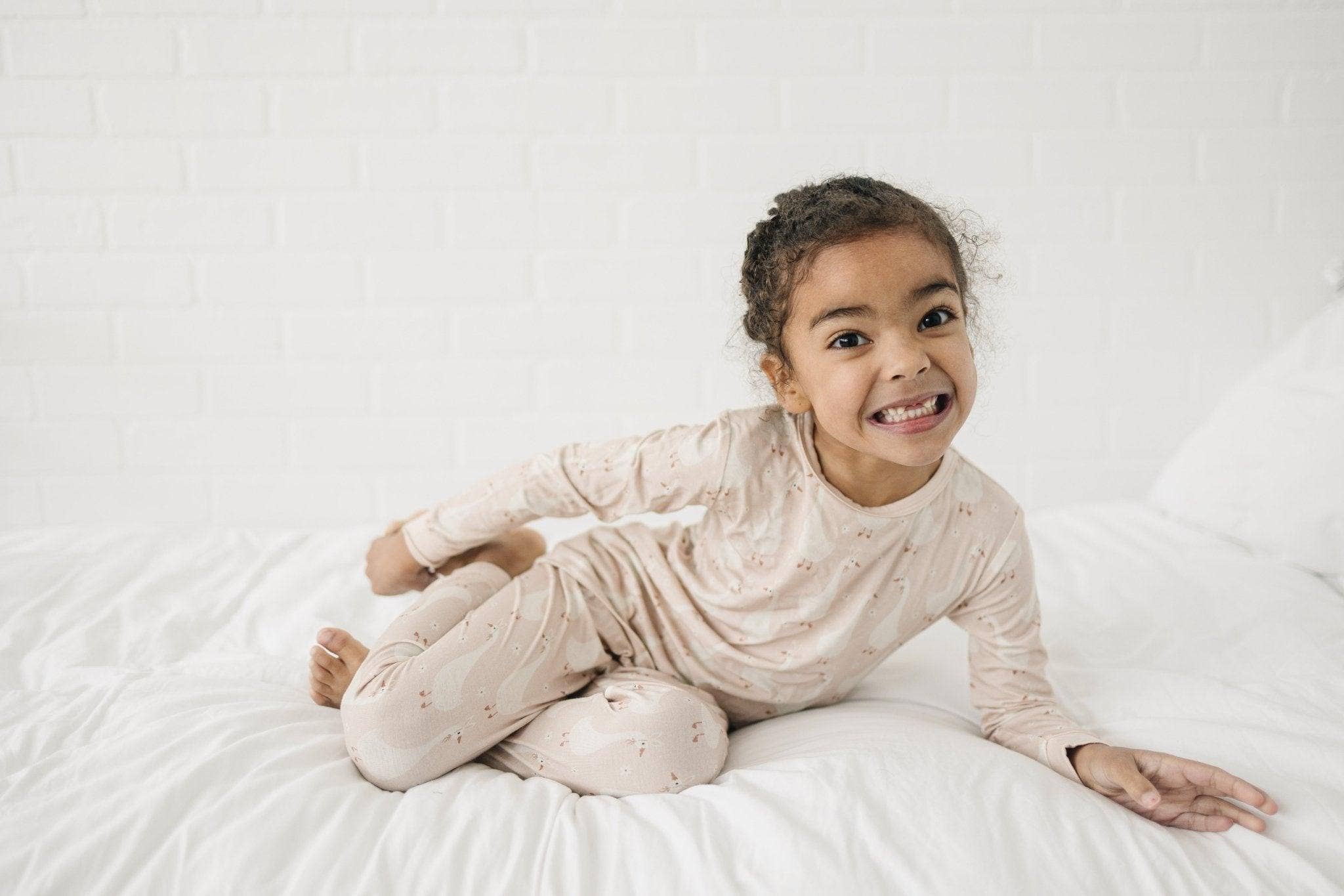 Little Joy Co. - Vendita all'ingrosso Completo pigiama - Bambini - Pigiama in bambù 2 pezzi "Silly Goose on the Loose"7