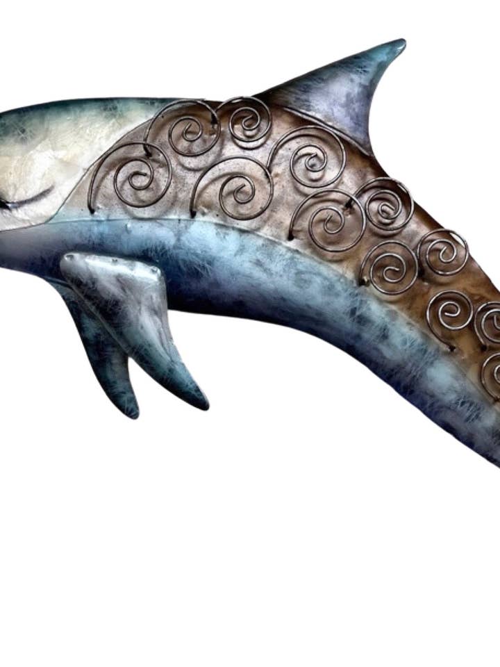 Plaque murale en métal et coquille de Capiz Blue Dolphin pour la vente par Bamboo Source Tropical Decor