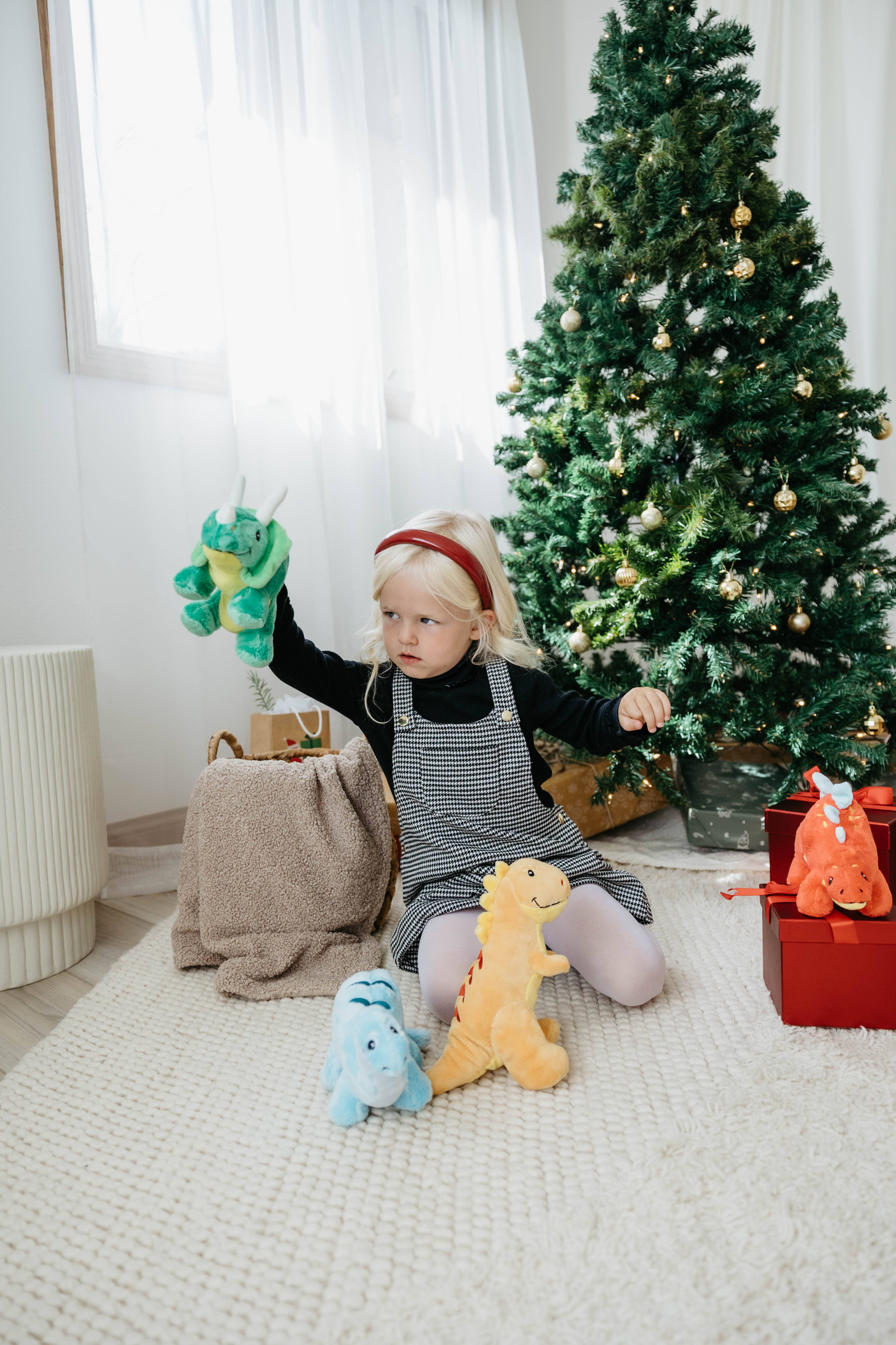 The Petting Zoo – wholesale Fyllda/plyschleksaker - Barn och baby – 28 cm baby-dinosaurie triceratops2