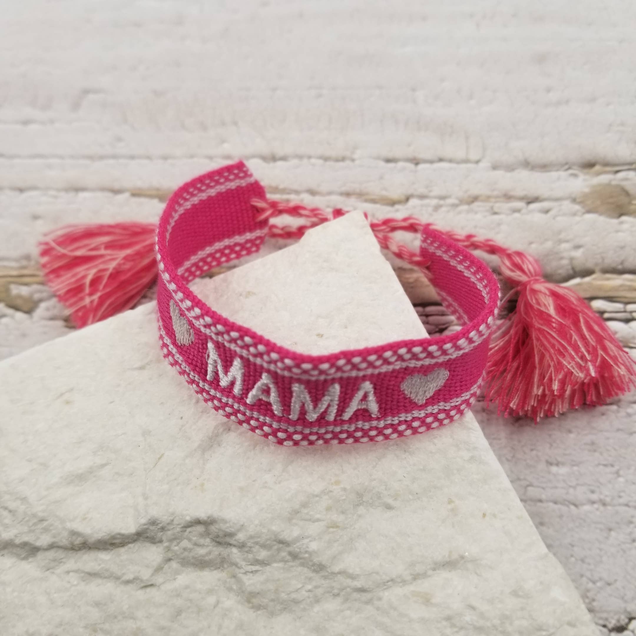 Treasure Wholesale – Engroshandel Flettet armbånd – MAMA broderet kvast armbånd0