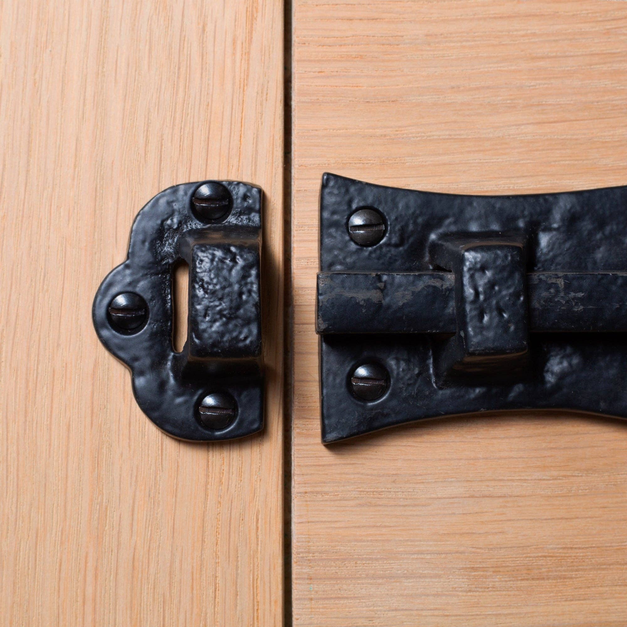 Rinkit Ltd – wholesale Knob/pull – 185mm Straight Antique Fish Tail Surface Bolt Hammer & Tongs2