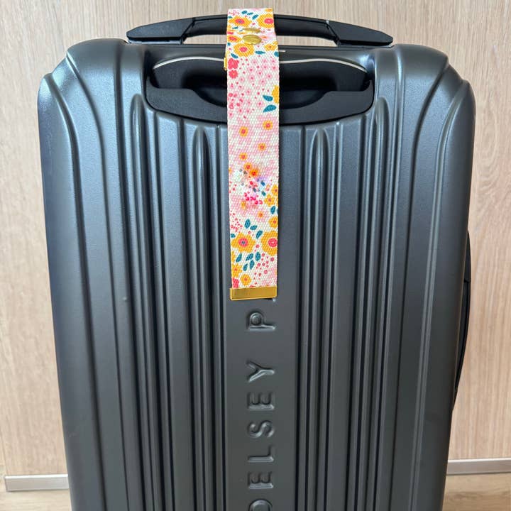 Cinghia per Bagagli Etichetta per Bagagli Accessorio Floreale per la vendita all'ingrosso da parte di Whim and Whimsy Gift Co.