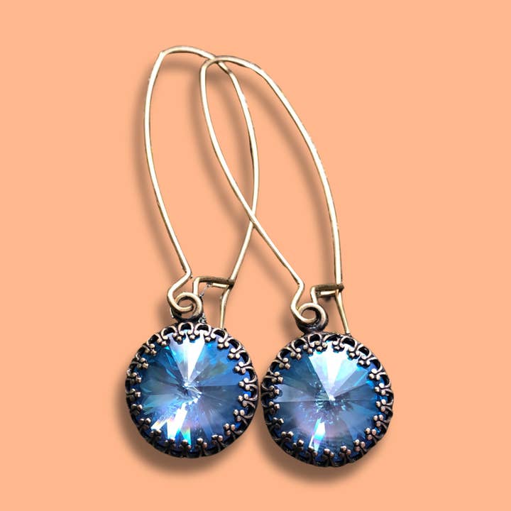 Boucles d'oreilles pendantes en laiton Crystal Rivoli pour la vente par LUSTER