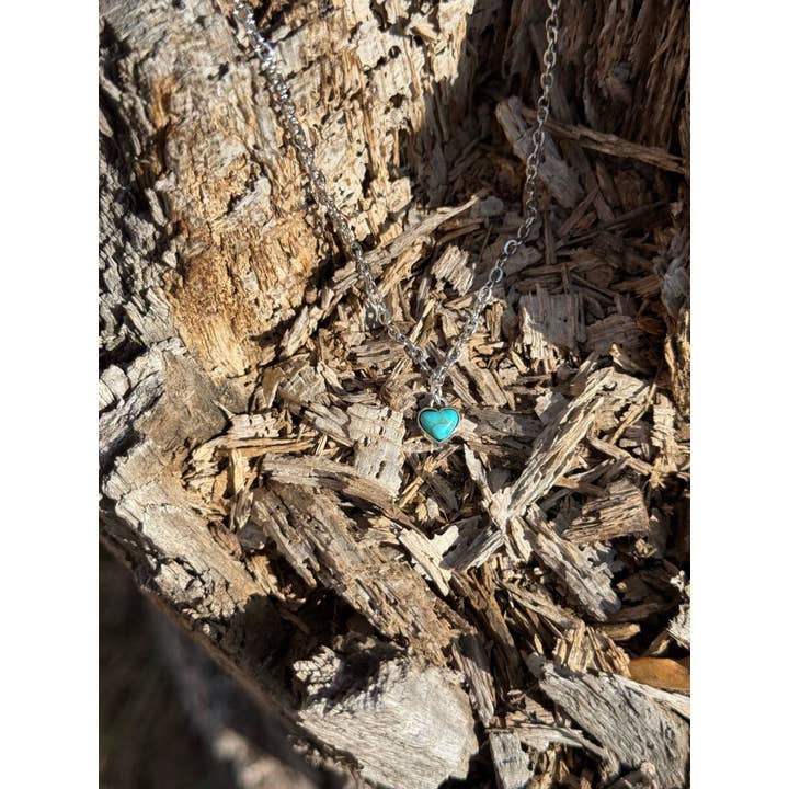Wild Junkie - Wholesale Pendant/Charm Necklace - Mini Turquoise Heart Necklace