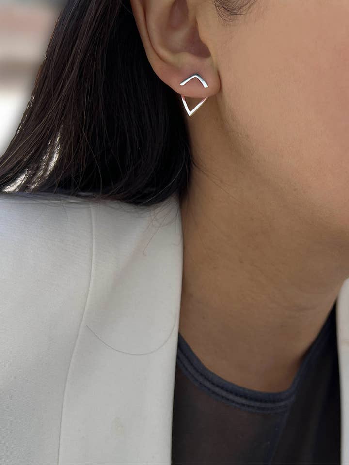 TRILL 2-FACH KONVERTIERBARE QUERLENKERBOLZEN für den Großhandel von Sonia Hou Jewelry