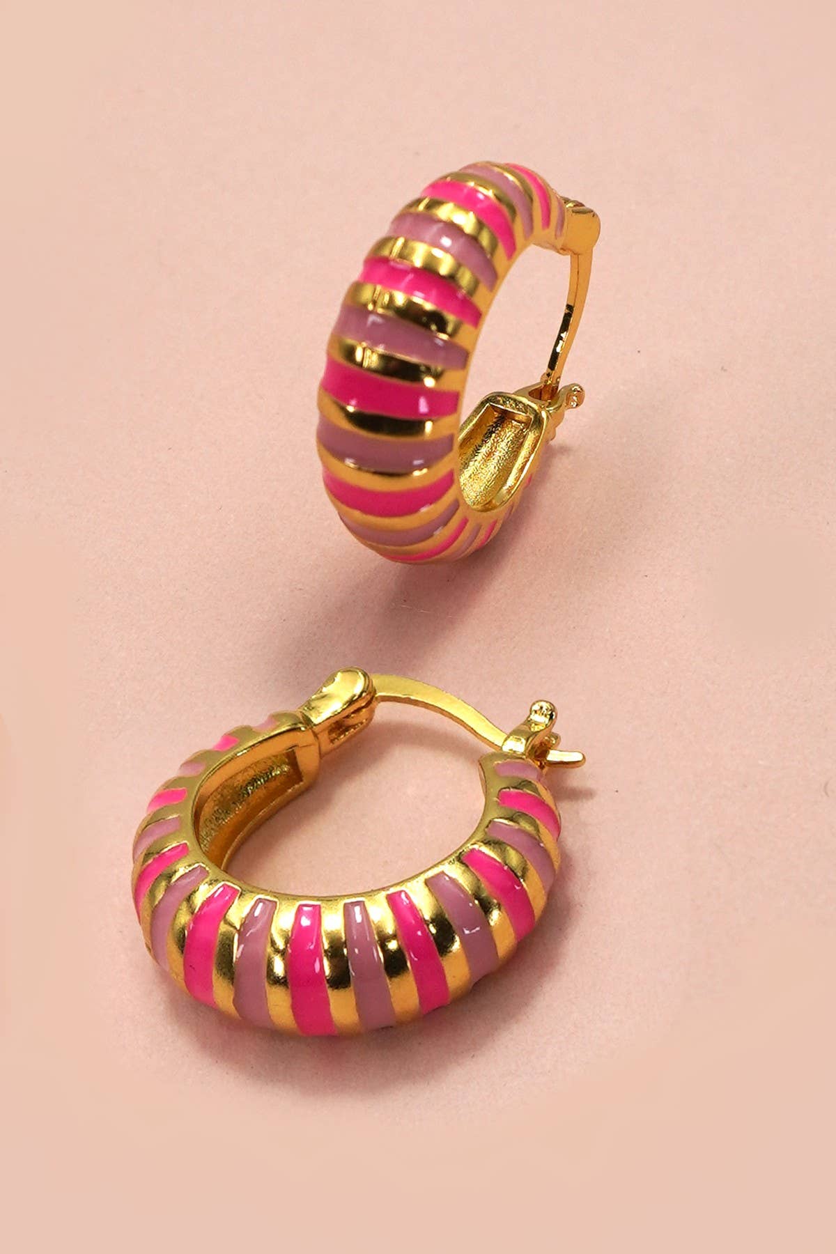 JOSSLYN by wall to wall - Wholesale Hoop Earrings - COLORFUL ENAMEL HUGGIE HOOP EARRINGS | 40E3601