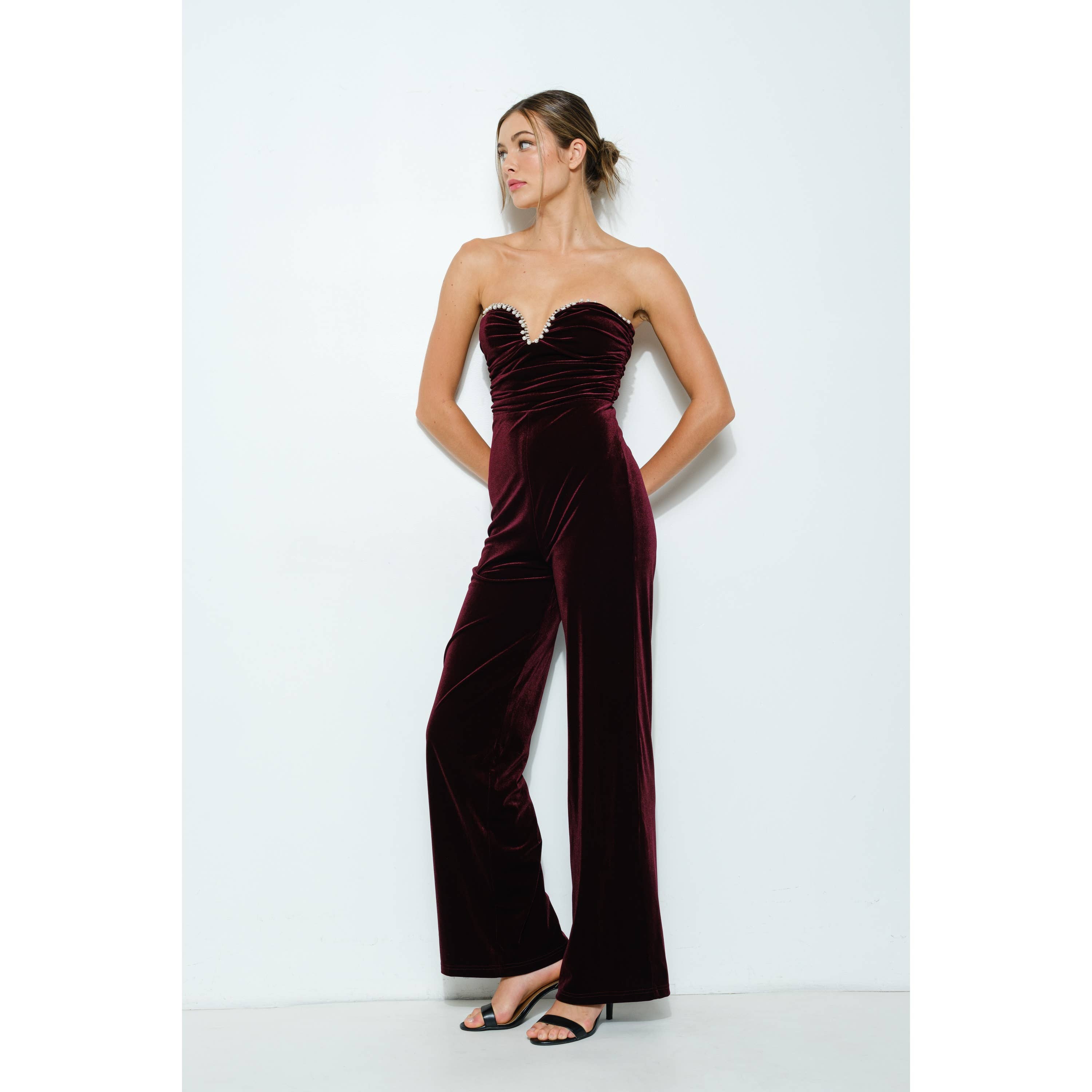 INA – wholesale Jumpsuit - Dam – Sweetheart Velvet Pearl Trim Axelbandslös Jumpsuit18