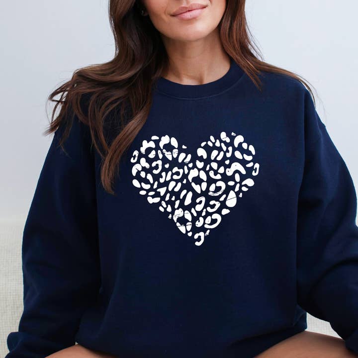 Leopard Heart Sweatshirt, Hjertetrøje, Kærlighedstrøje for engroshandel hos Tee Story