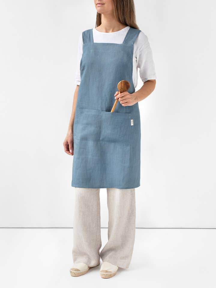 Schürze mit Taschen in Graublau für den Großhandel von MagicLinen (We handle U.S. import procedures for you)