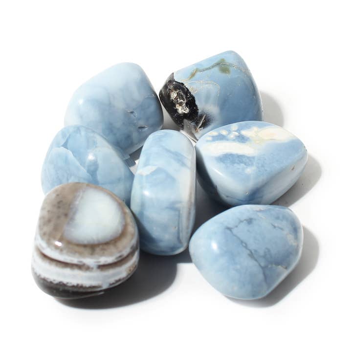 Pierres roulées en opale bleue - Inde pour la vente par Stonebridge Imports