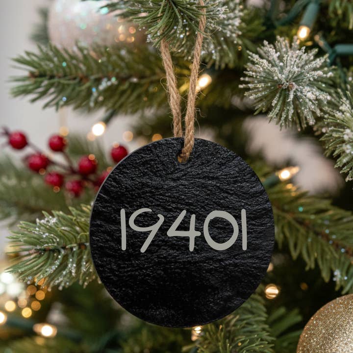 Adorno redondo colgante de pizarra con código postal personalizado para venta al por mayor de Beach, Cats & Wine