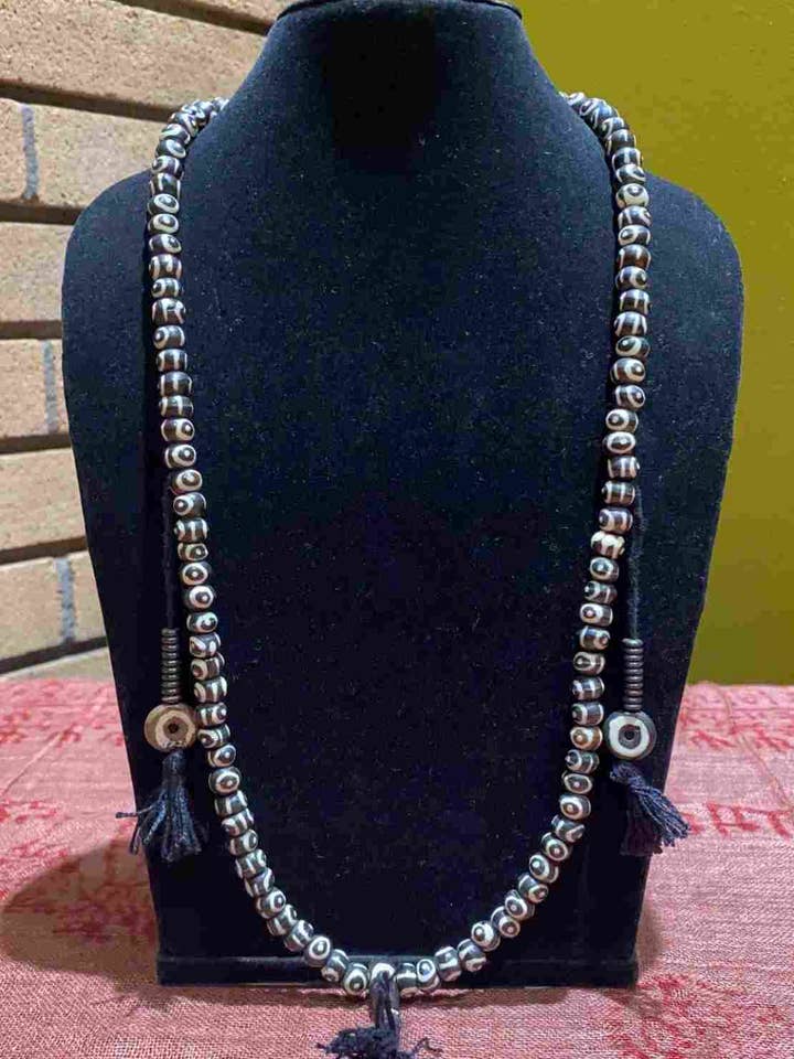 Mandala Mala in osso di bufalo acquatico, marrone scuro per la vendita all'ingrosso da parte di Katmandu Trading Co.
