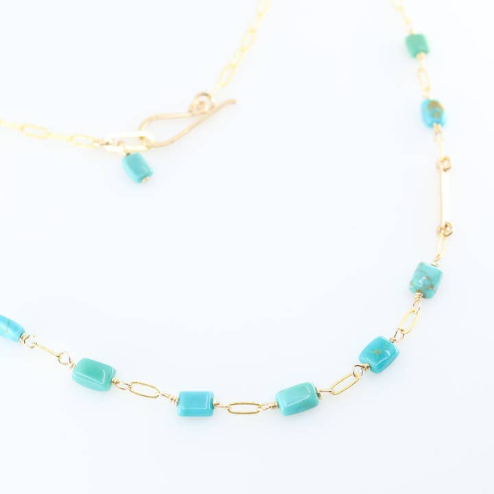 Collier en pierre précieuse turquoise en barre forgée et rectangle pour la vente par J. Mills Studio