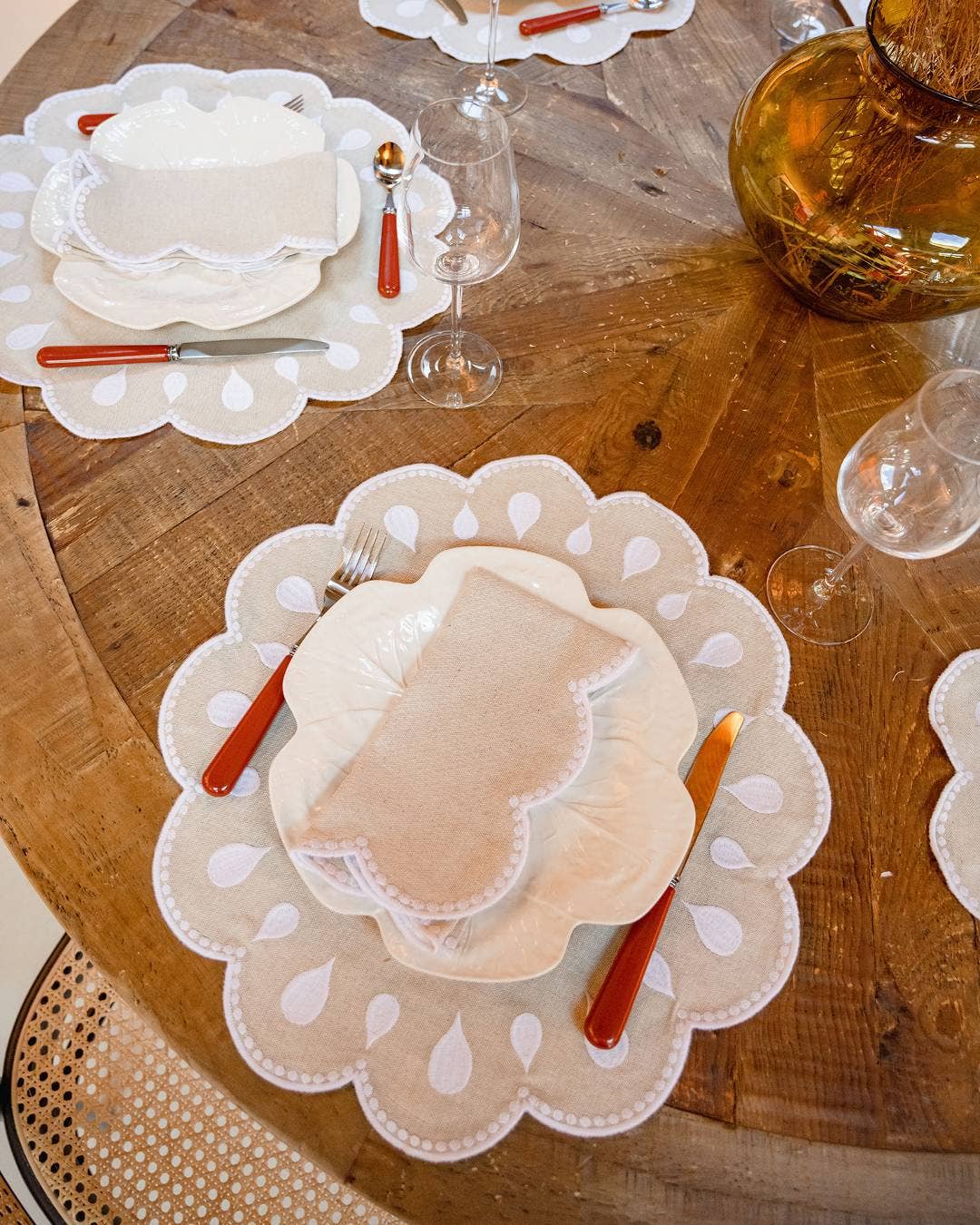 Mariaida Home - Wholesale Placemat - Guardanapo Gotas, Beige with White1