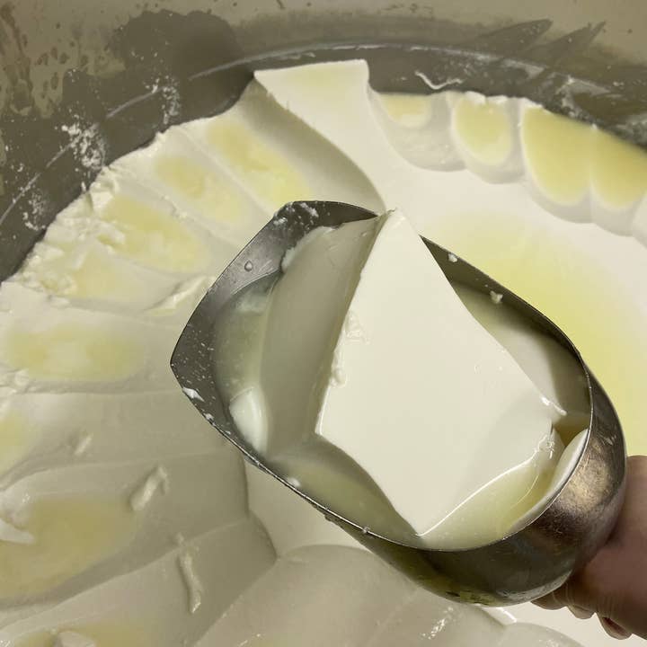 Prairie Fruits Farm & Creamery - Venta al por mayor Quesos - Chevre- Cubo clásico liso de 25 libras (queso de cabra para untar)