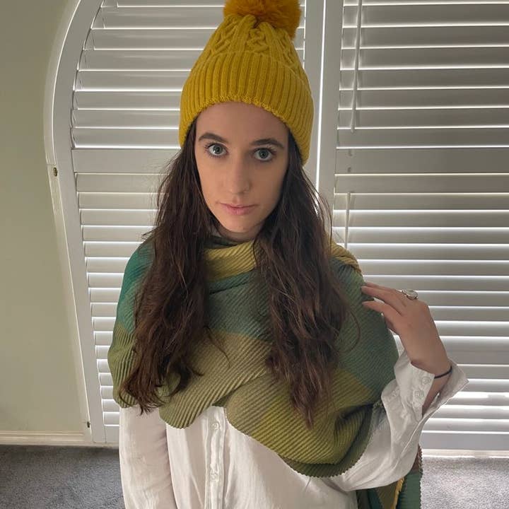 Cinnamon Creations - Wholesale Beanie – Women's - WINTER POM POM BEANIE - 70804